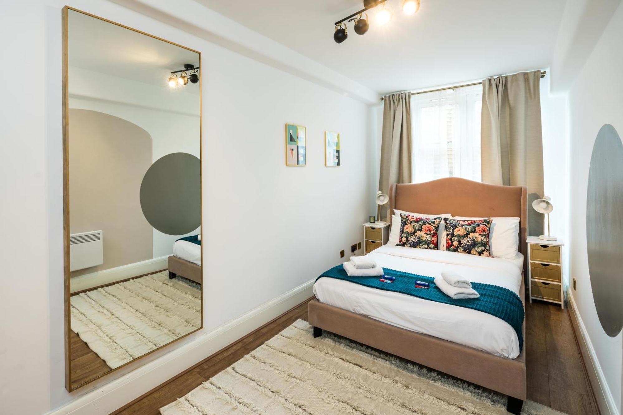 Charming Spacious 2br Flat Near Station Parking Apartment *