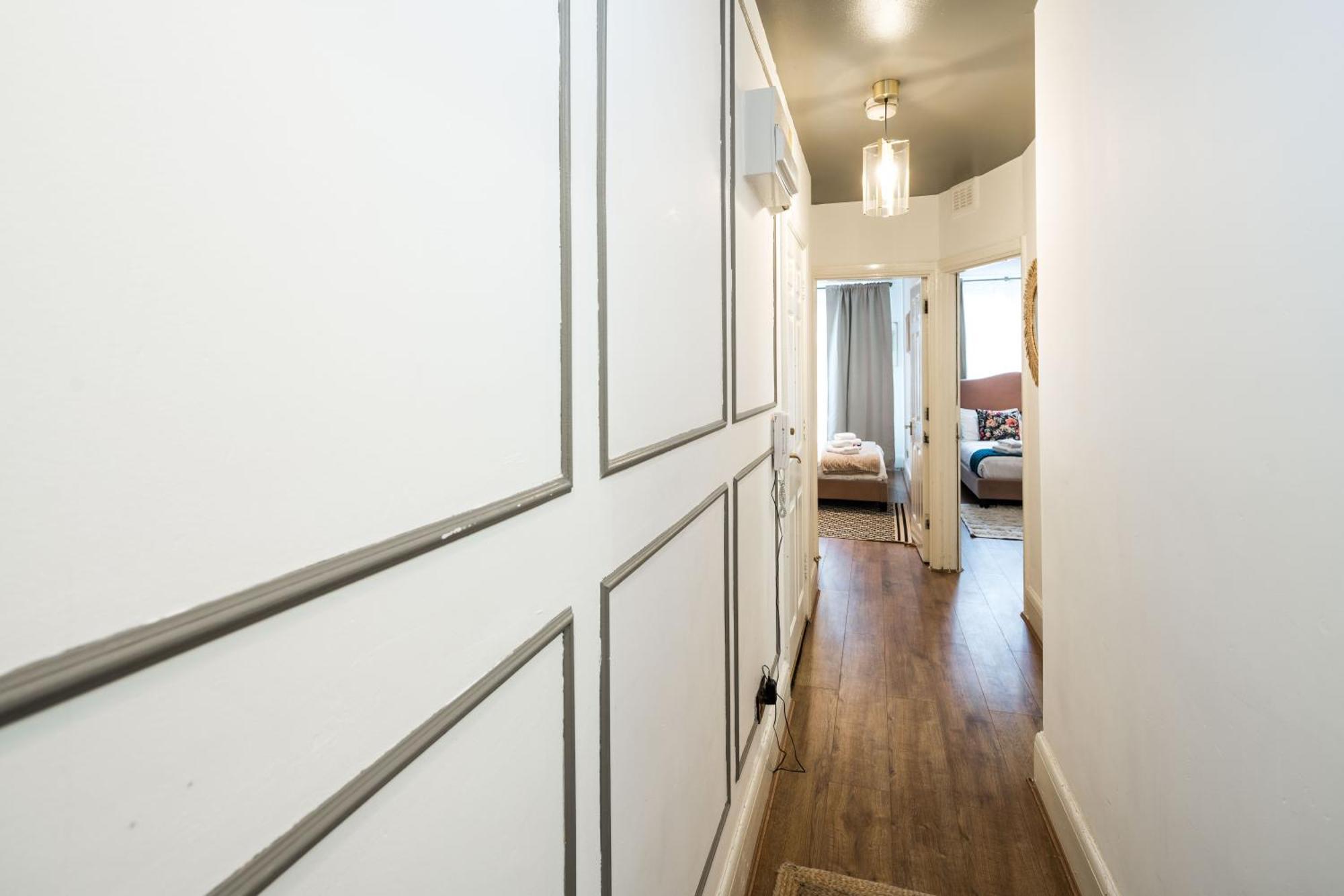 Charming Spacious 2br Flat Near Station Parking London
