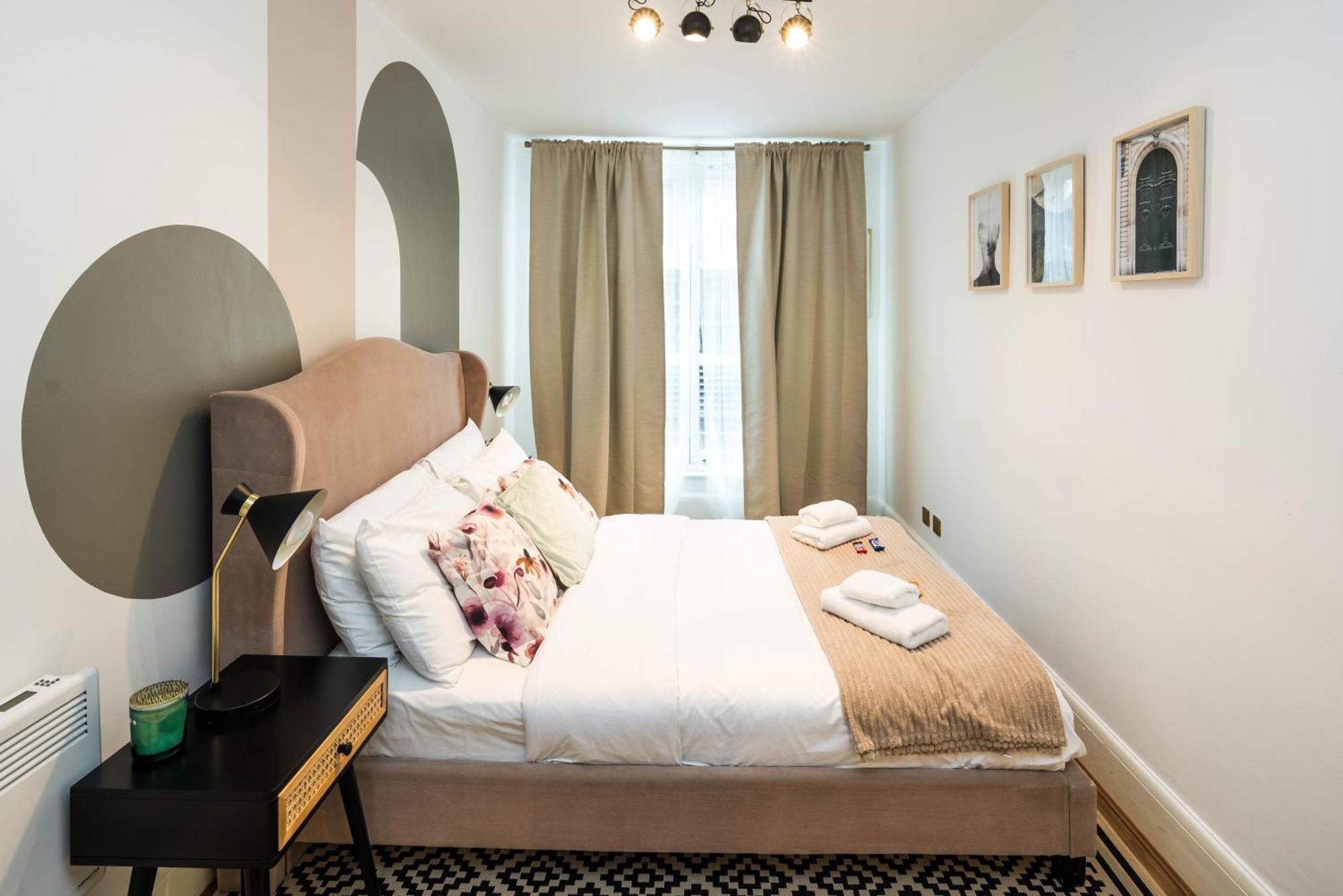 Charming Spacious 2br Flat Near Station Parking Apartment