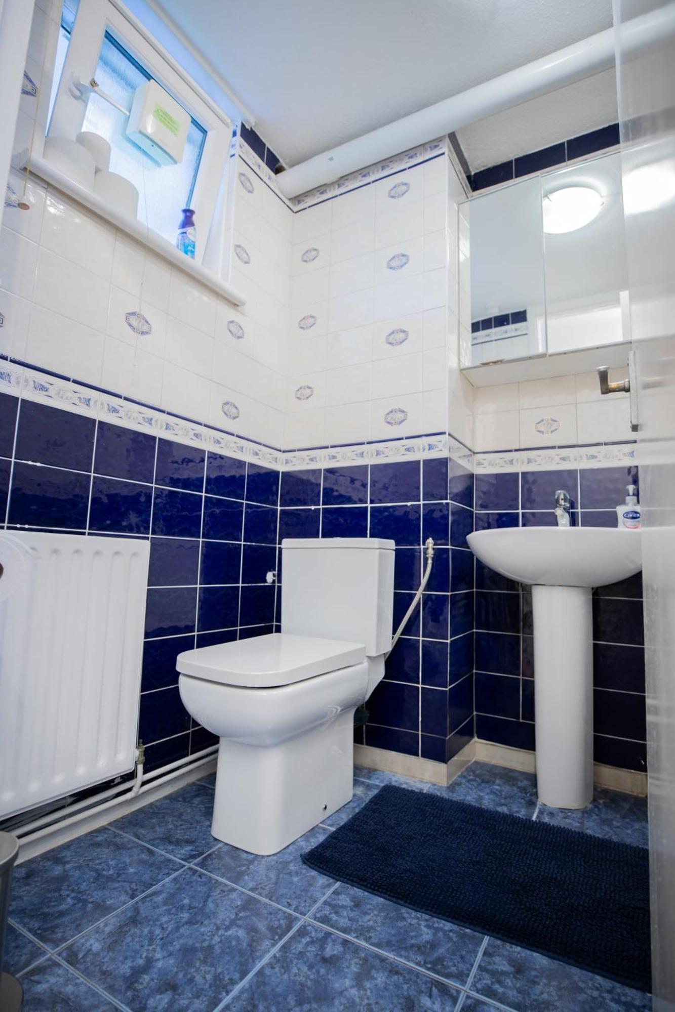 Leilighet Bright And Spacious One Bedroom Apparment, Free Parking London