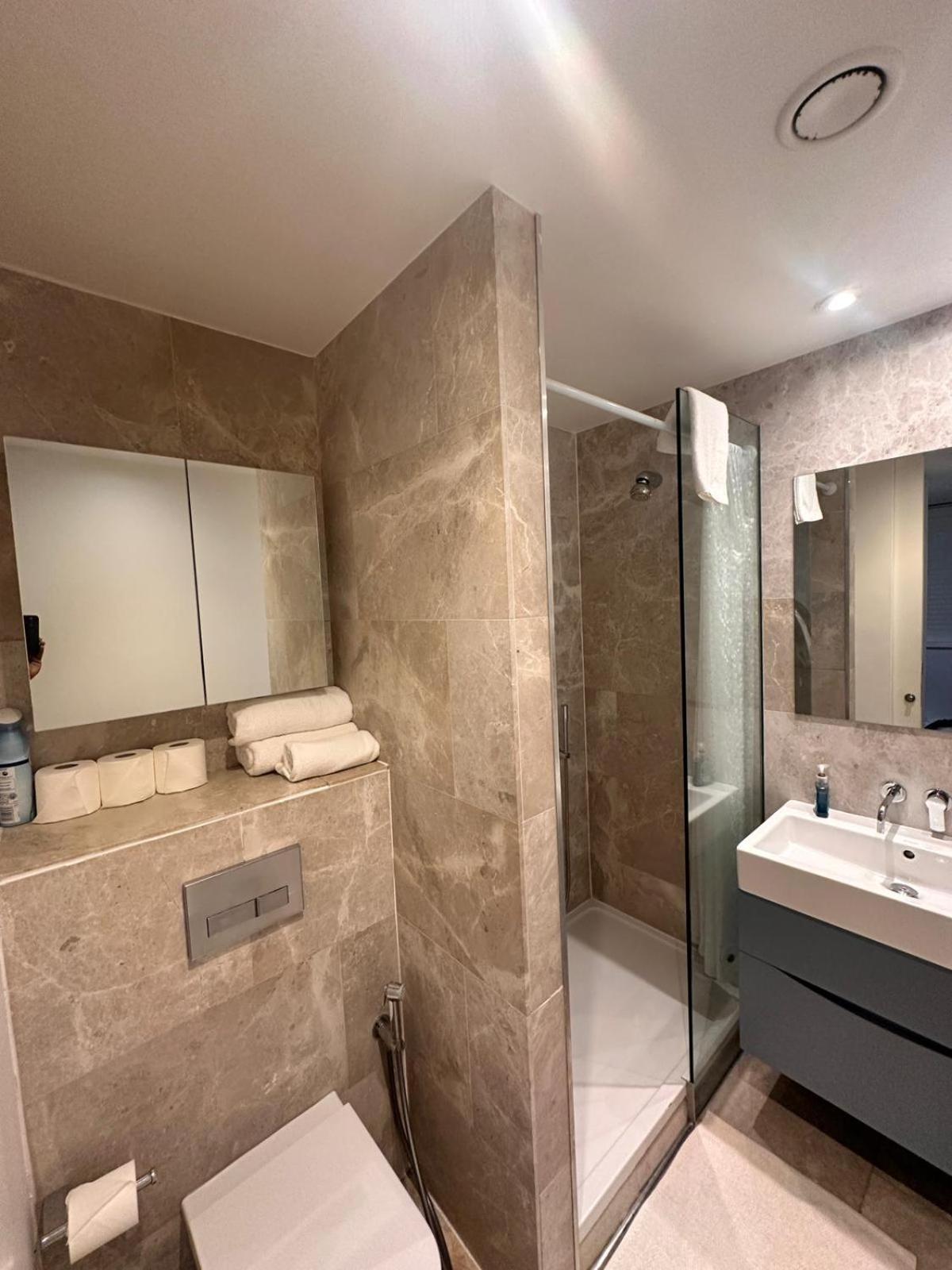 Spacious Flat - 2bhk Appartement *