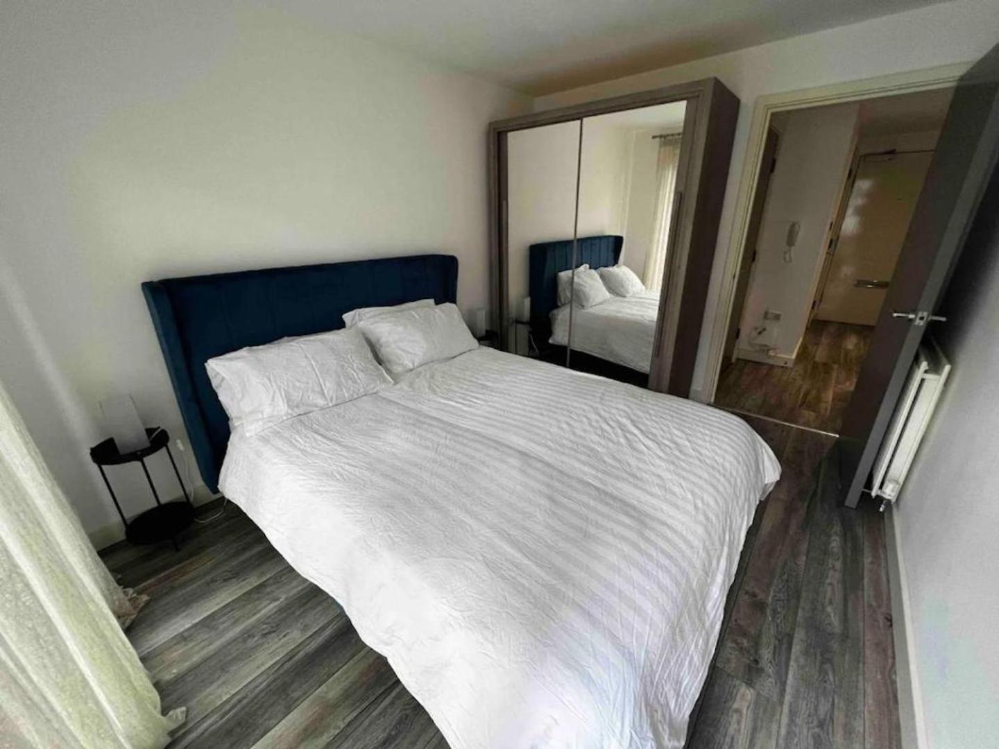 Stylish 1-bed Flat With Sofa-bed In London