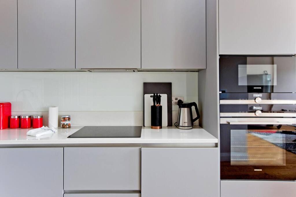 F7 Large 2bed Kensington Leilighet
