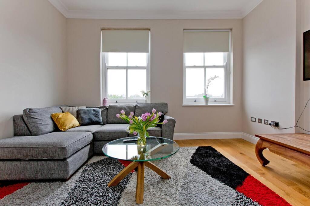 F7 Large 2bed Kensington Leilighet