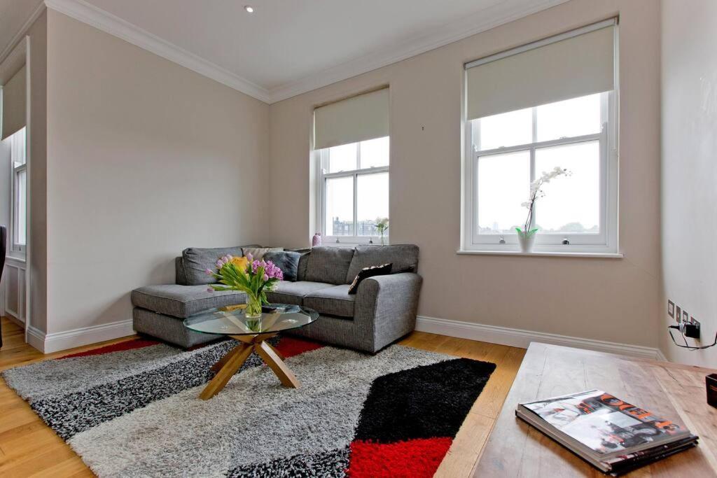 F7 Large 2bed Kensington Leilighet *