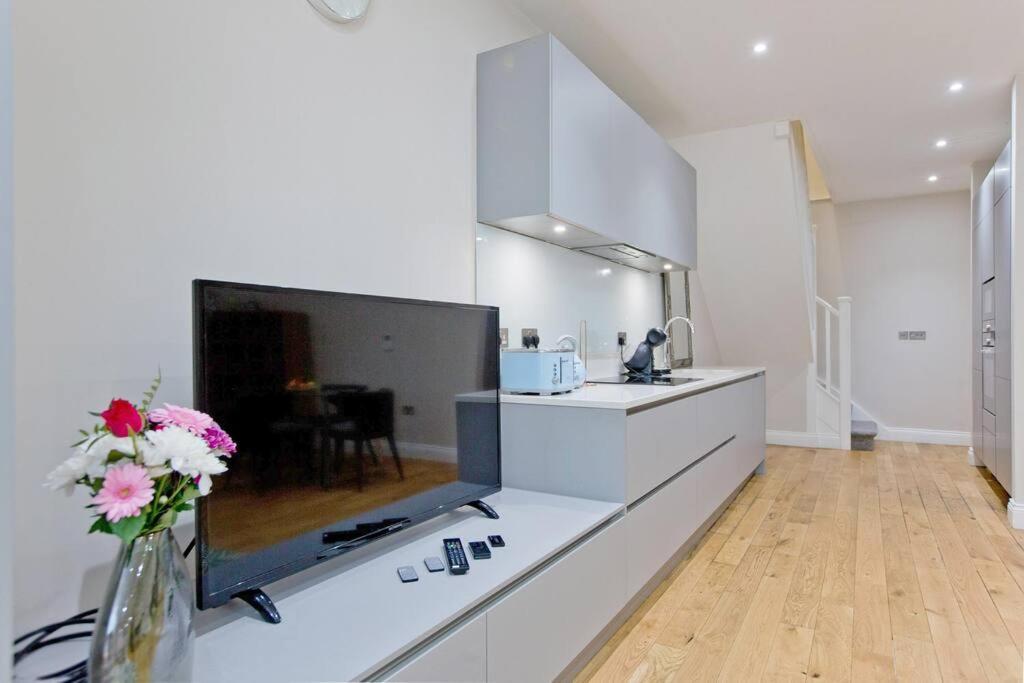 Apartment F1 Outstanding 1 Bed Duplex London