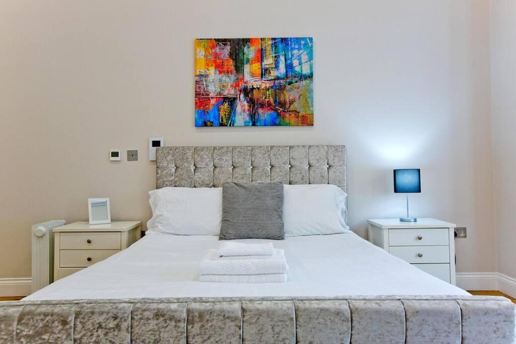 F1 Outstanding 1 Bed Duplex Leilighet *