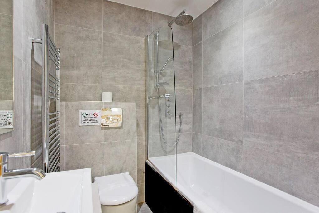 F1 Outstanding 1 Bed Duplex Leilighet London