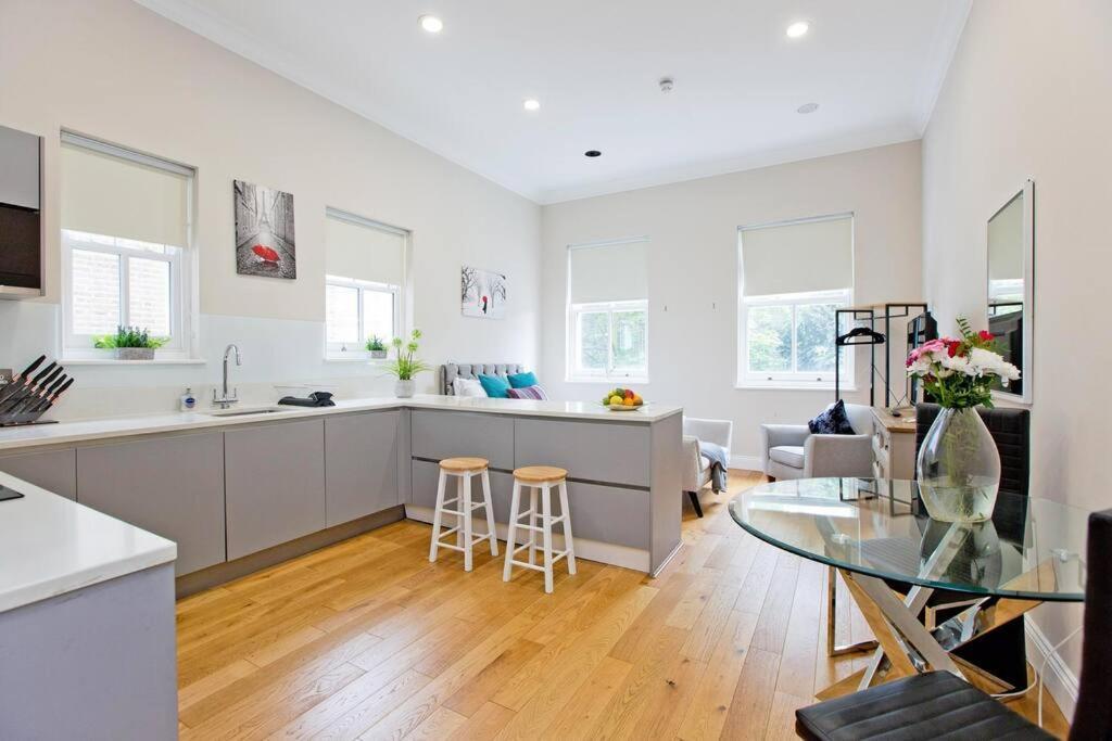 F3 Bright And Cheerful Studio Apartment