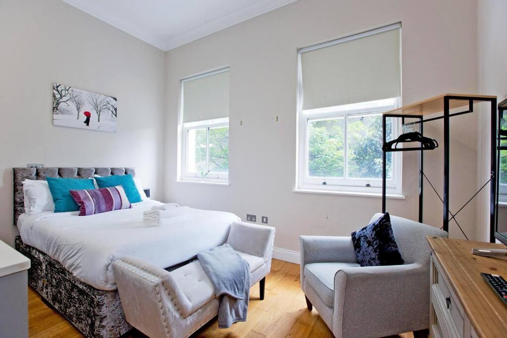 F3 Bright And Cheerful Studio Apartment *