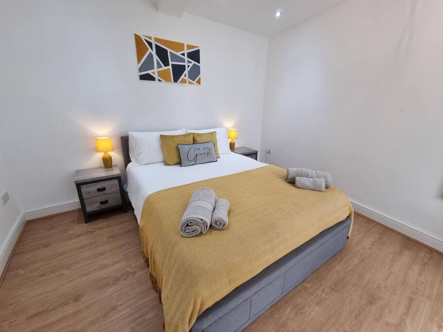 2 Bedroom Near Station Apartment
