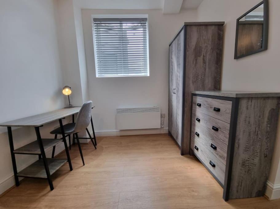 2 Bedroom Near Station *