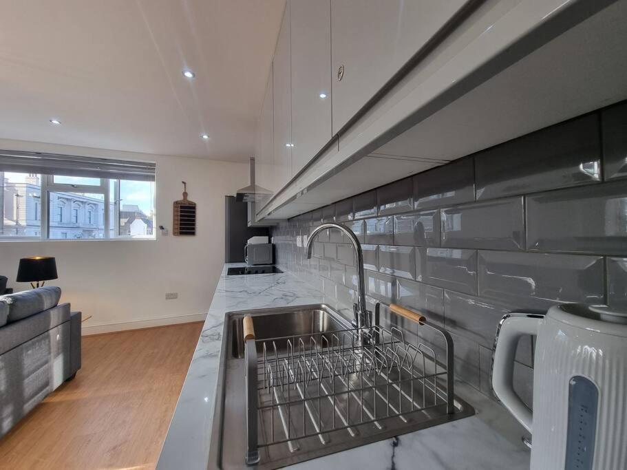 2 Bedroom Near Station