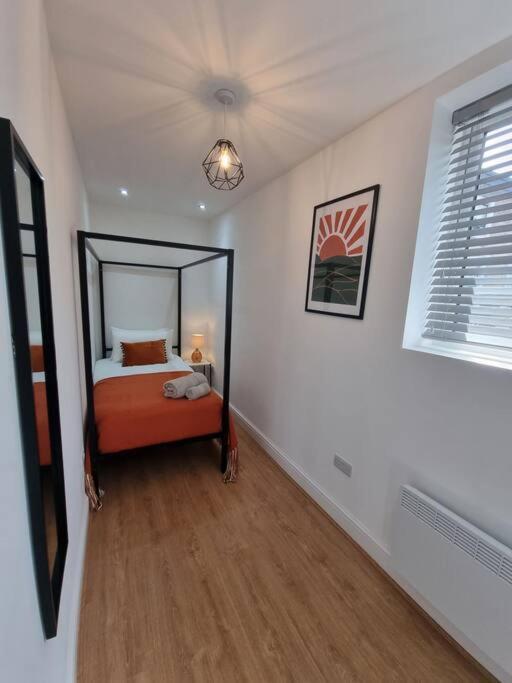 Apartment 2 Bedroom Near Station *