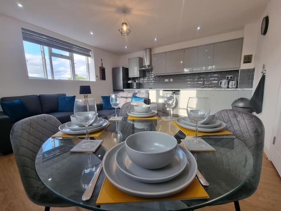 2 Bedroom Near Station