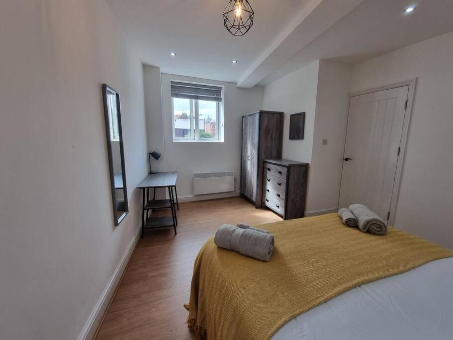 2 Bedroom Near Station *