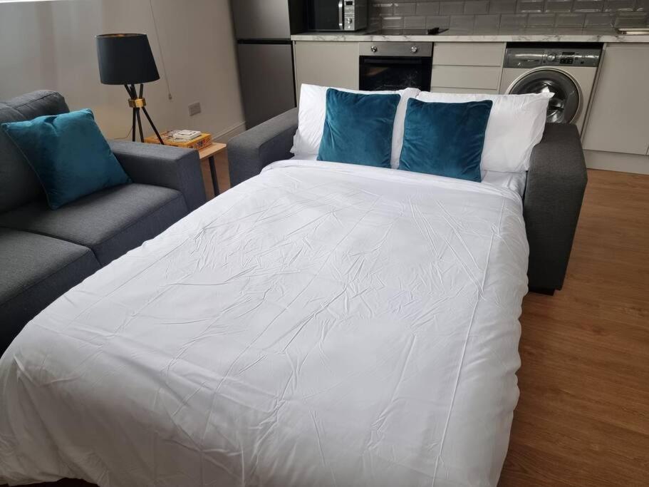 2 Bedroom Near Station London