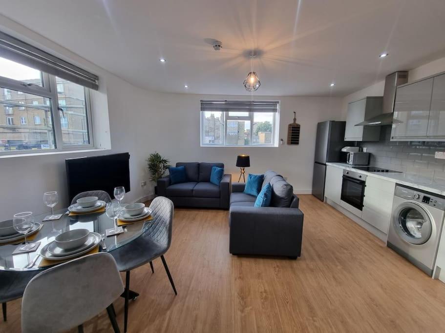 Apartment 2 Bedroom Near Station London
