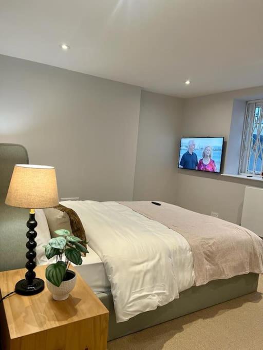 Apartment New Flat In Holland Park London