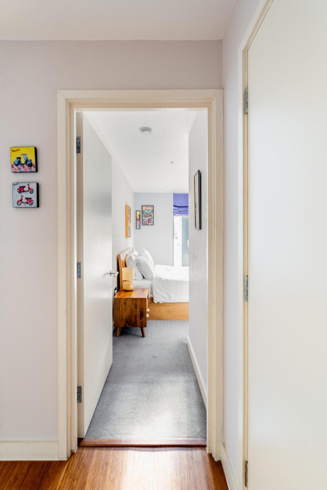King Beds With En-suite, Private Balcony And Elevator By Iconic Portobello Market