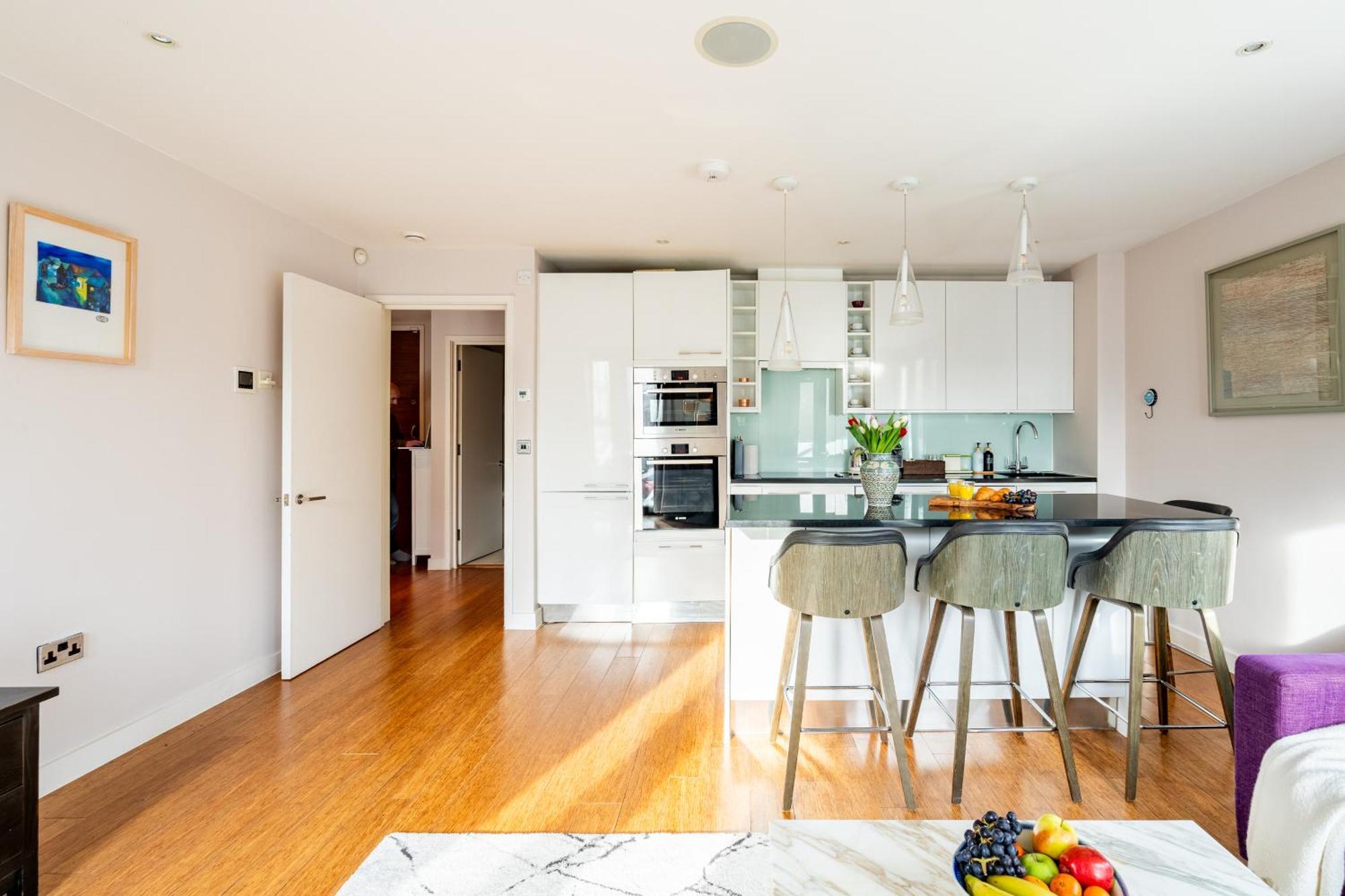 Apartment King Beds With En-suite, Private Balcony And Elevator By Iconic Portobello Market