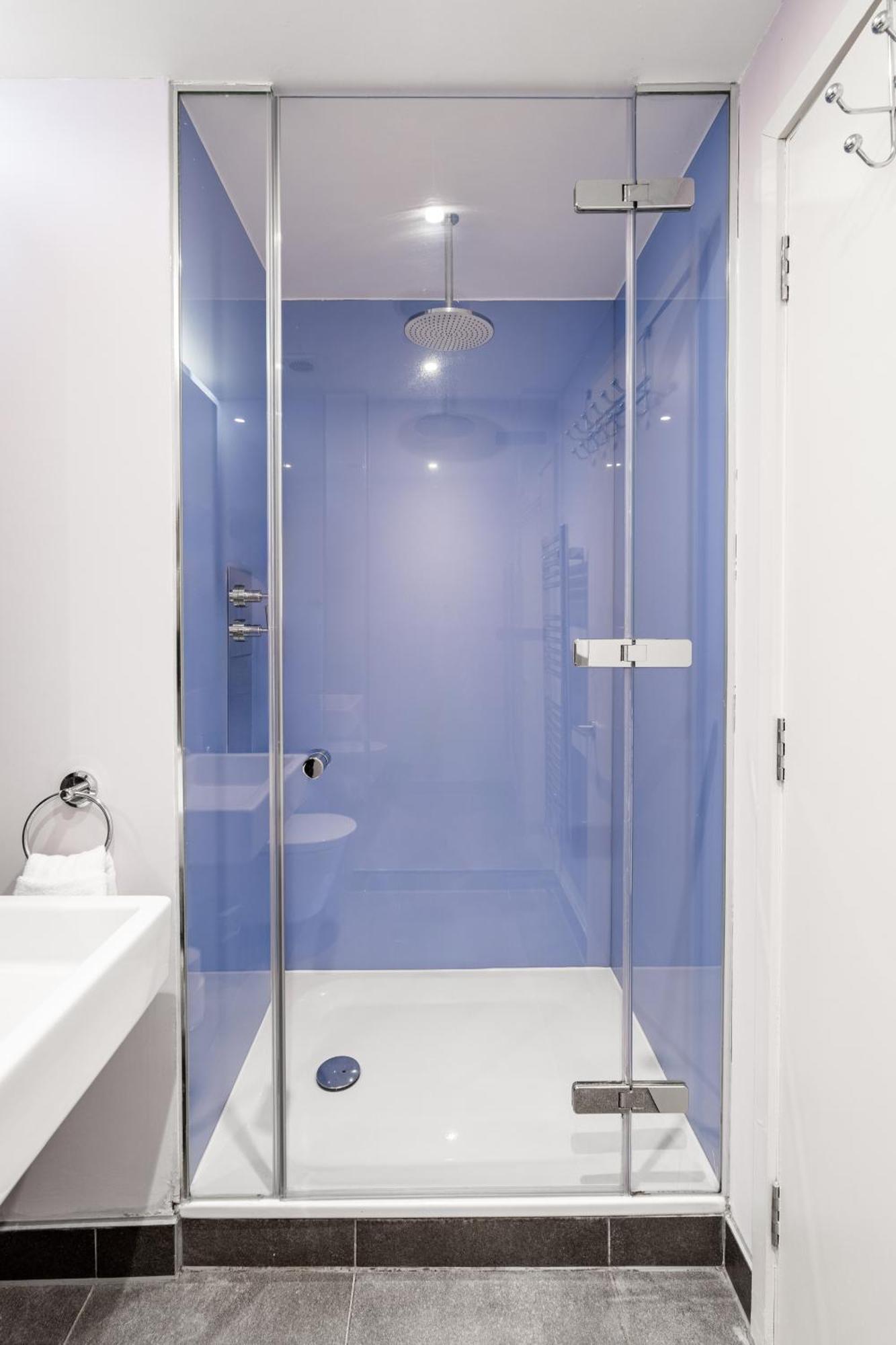 King Beds With En-suite, Private Balcony And Elevator By Iconic Portobello Market