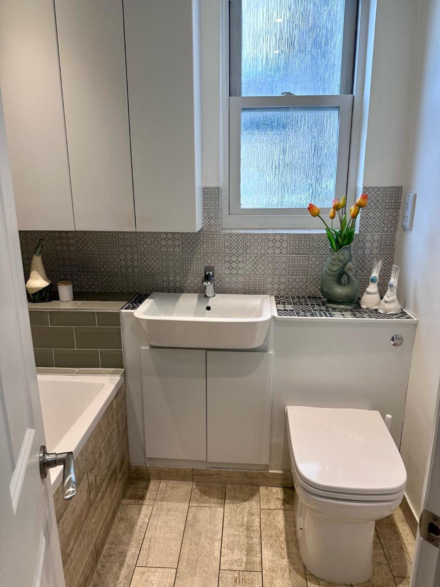 Large Bedroom In Beautiful House * London