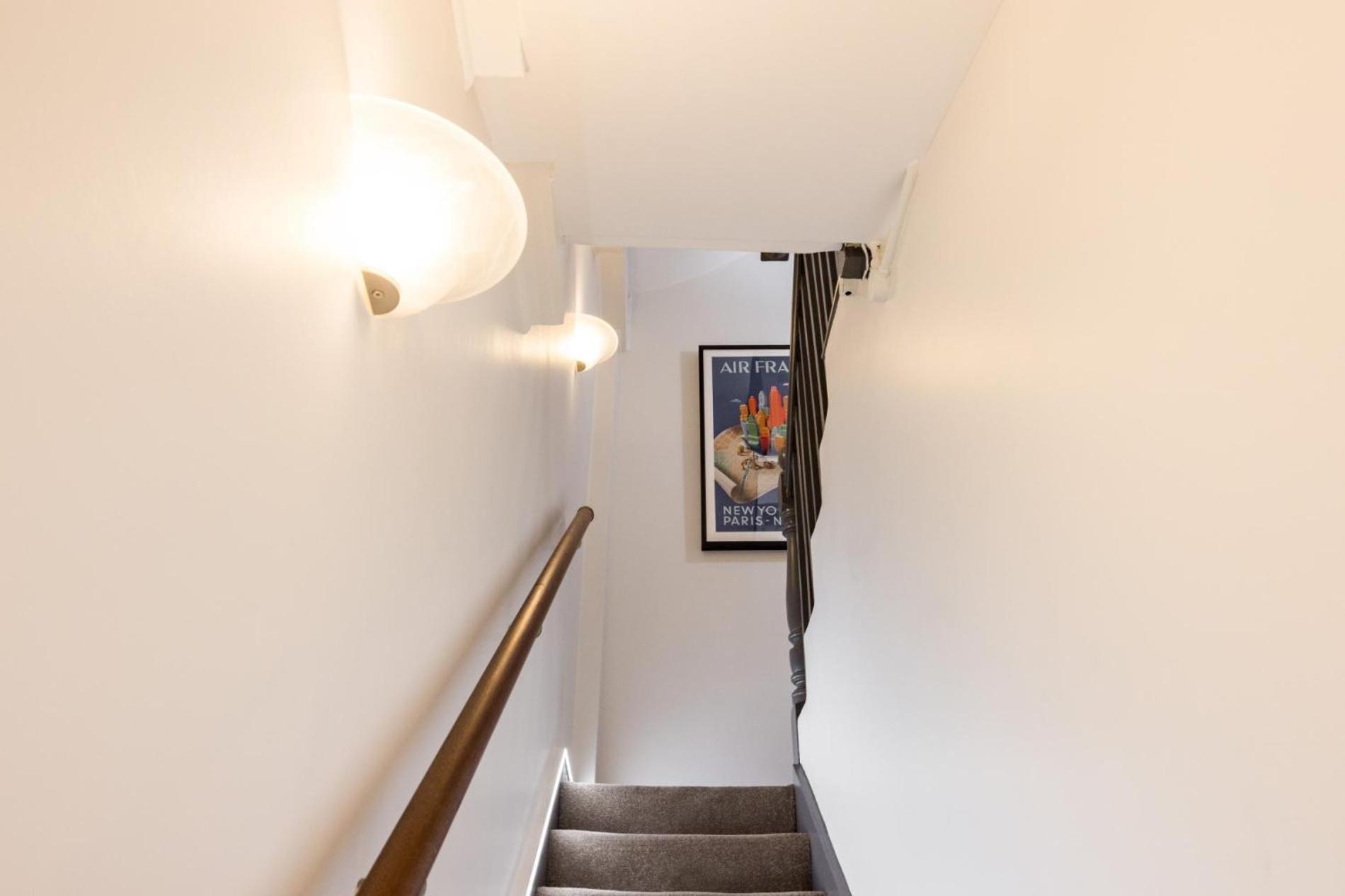 Is Yours - 2 Bedroom In Kensington Apartment London
