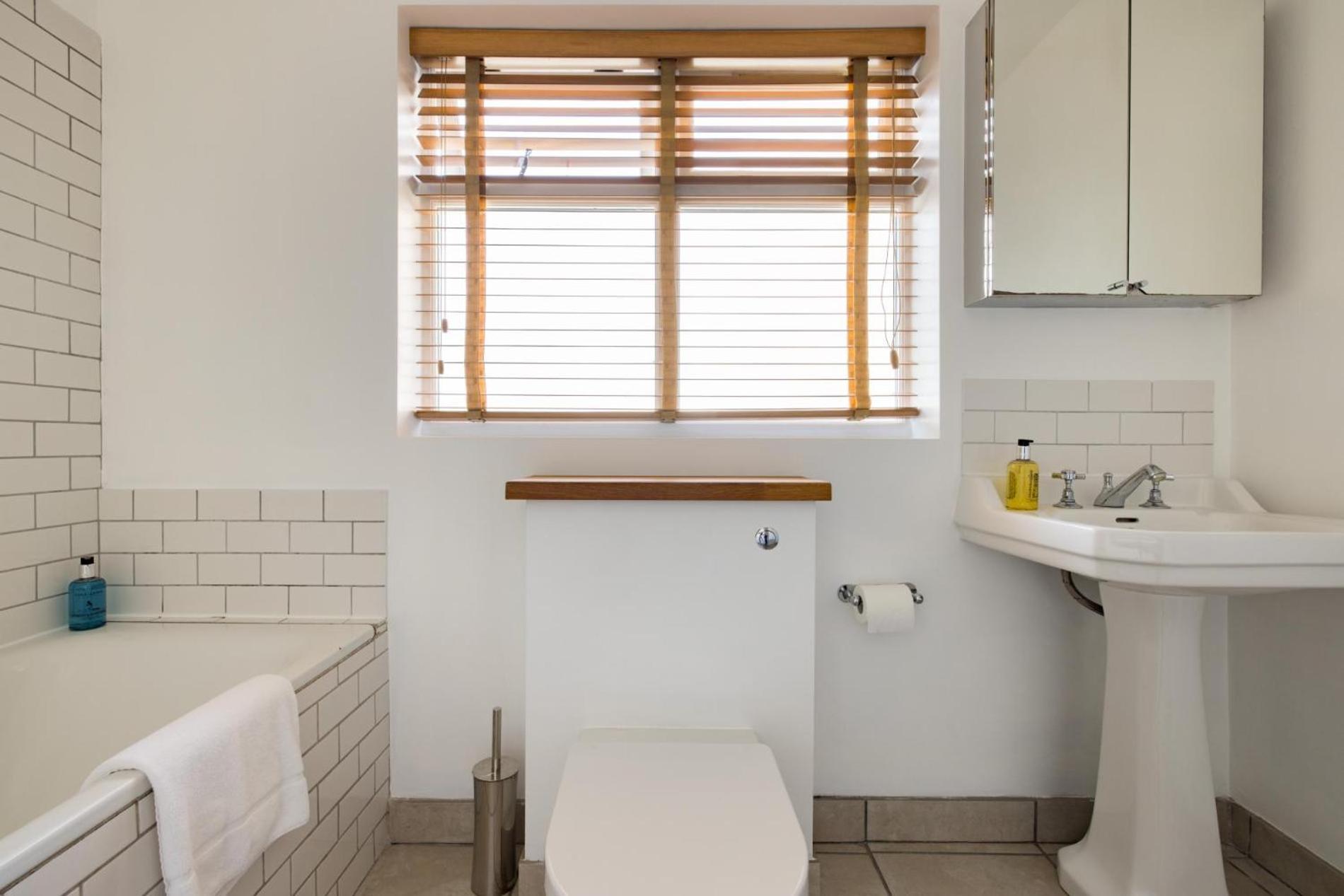 Is Yours - 2 Bedroom In Kensington * London