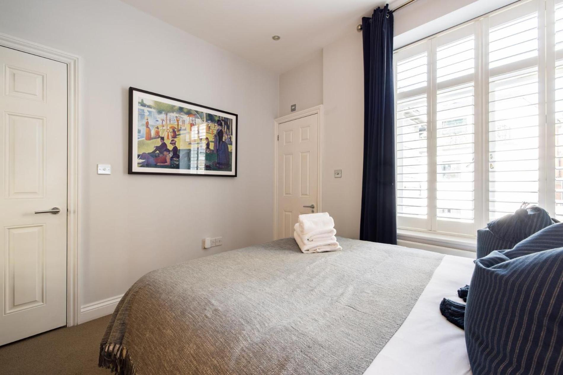 Is Yours - 2 Bedroom In Kensington Apartment