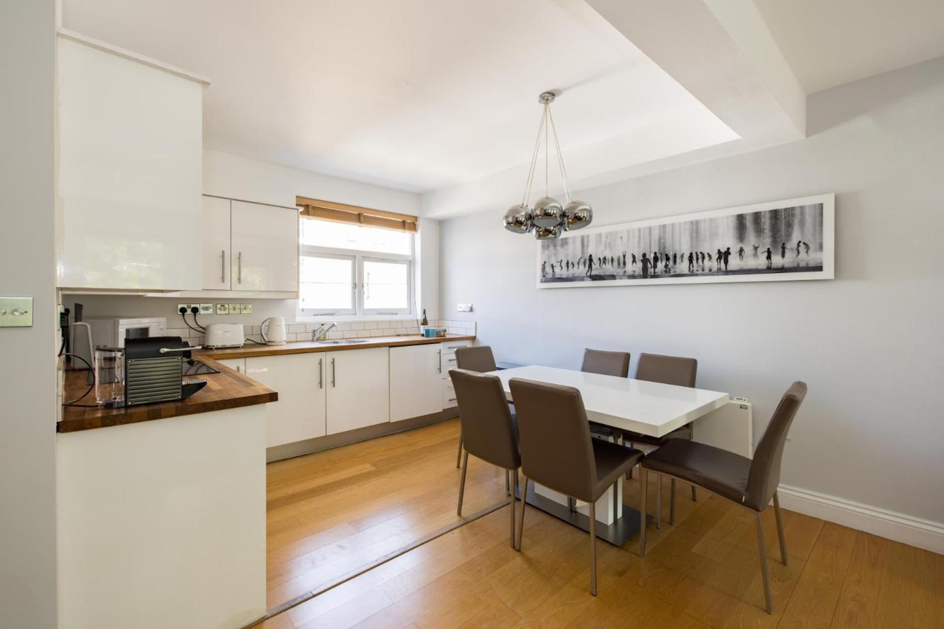 Is Yours - 2 Bedroom In Kensington