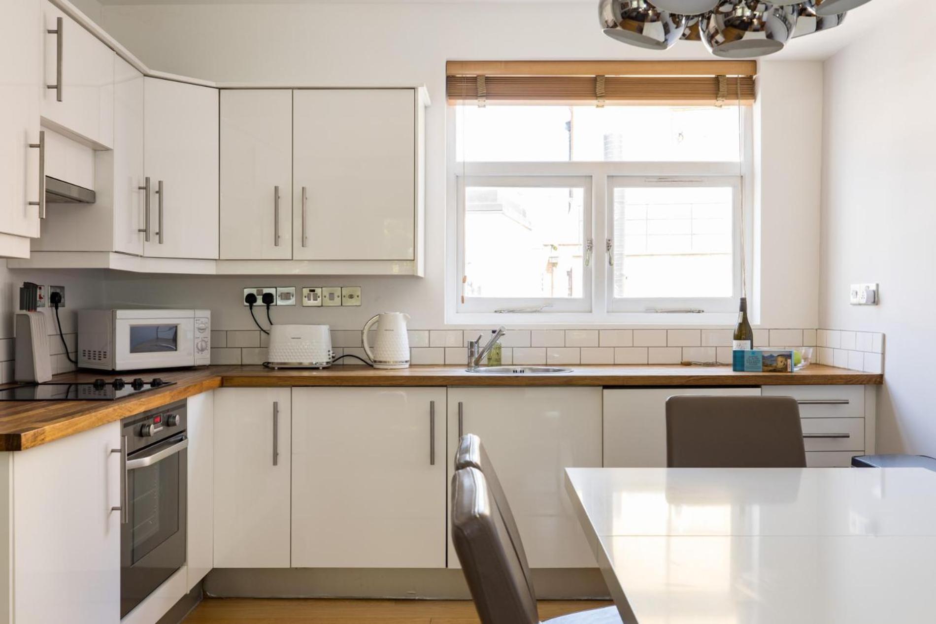 Is Yours - 2 Bedroom In Kensington Apartment