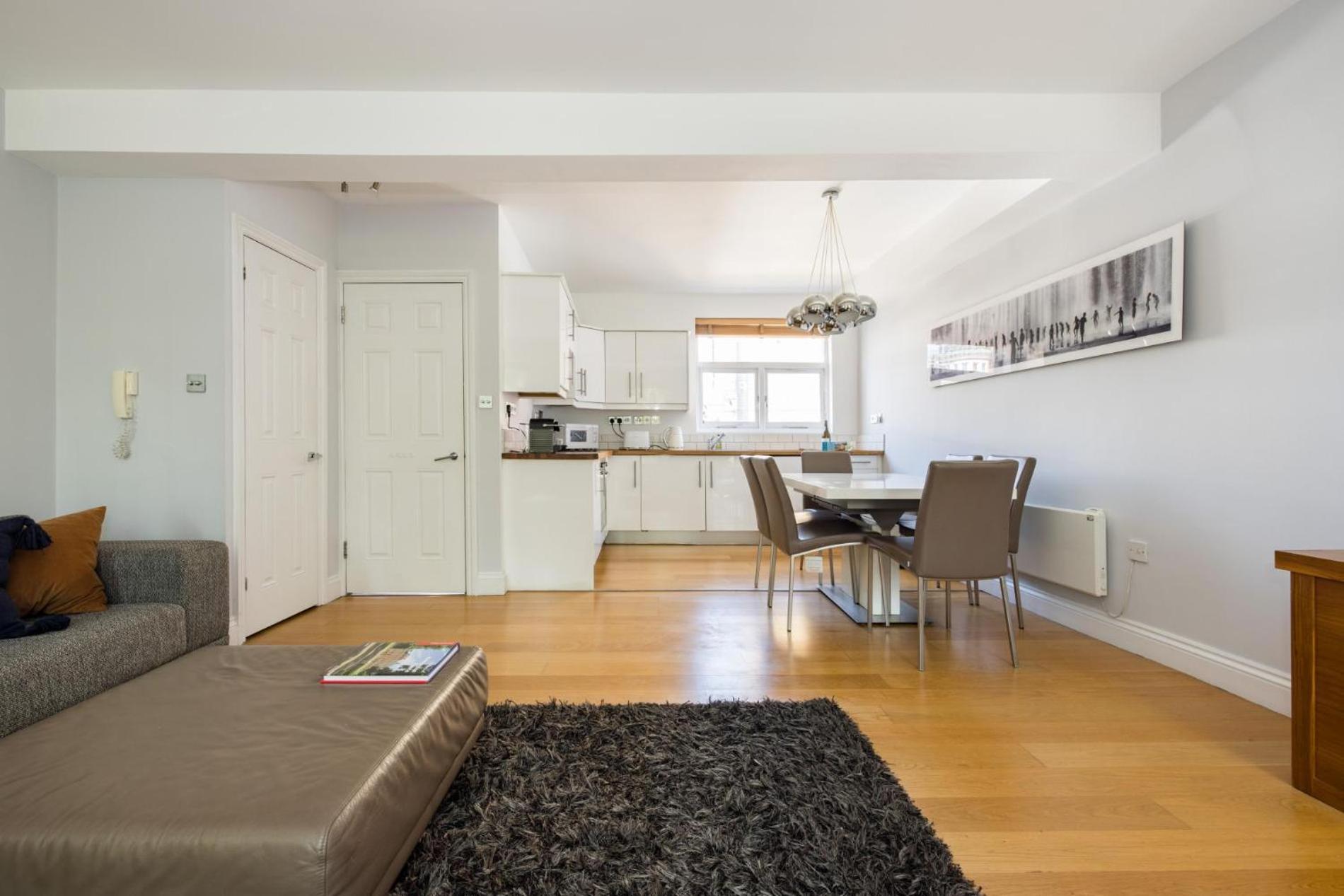 Is Yours - 2 Bedroom In Kensington