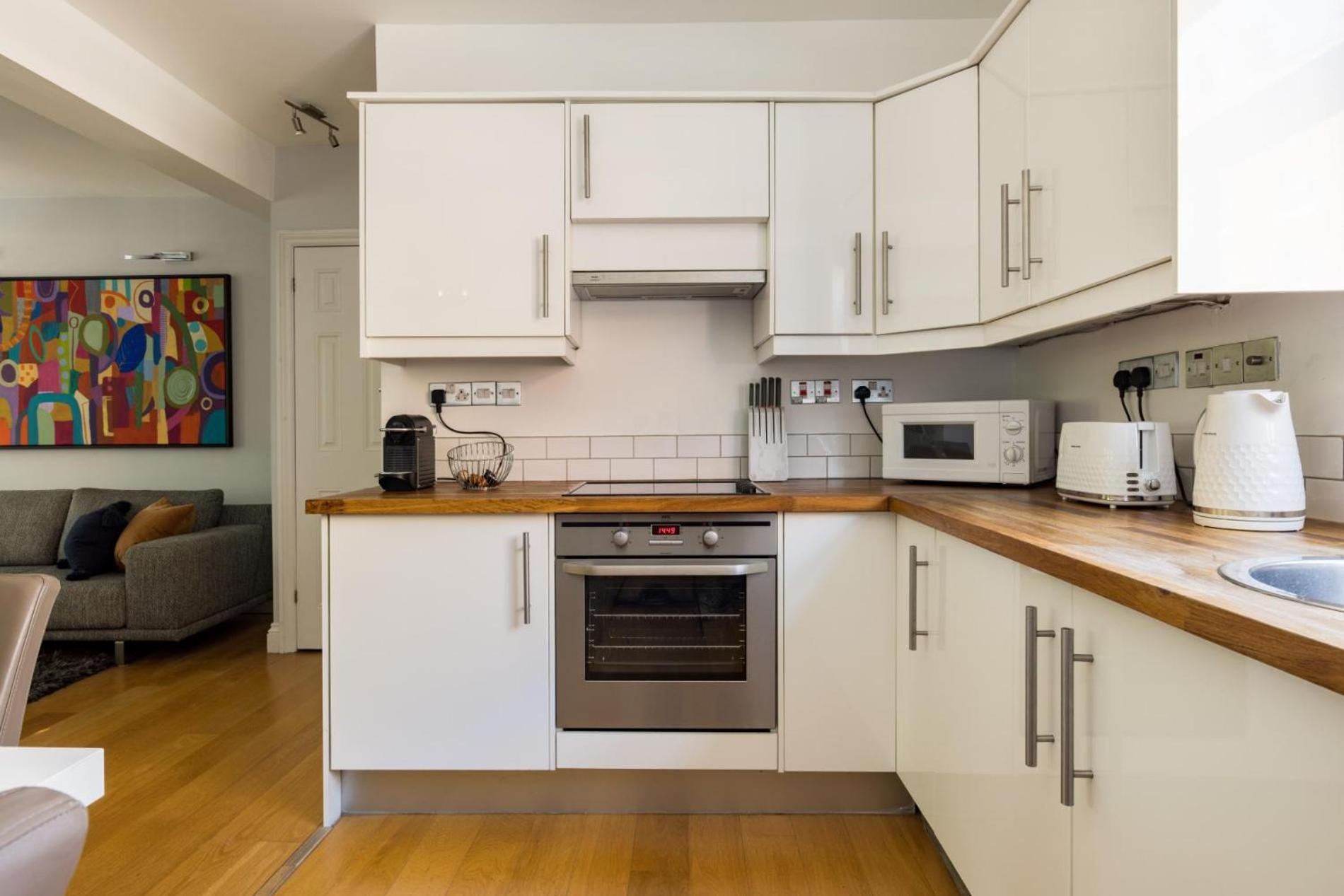Is Yours - 2 Bedroom In Kensington London