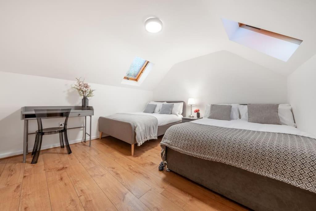 4 Beds - 20 Min To Holiday home