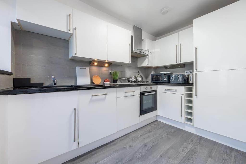 Holiday home 4 Beds - 20 Min To London