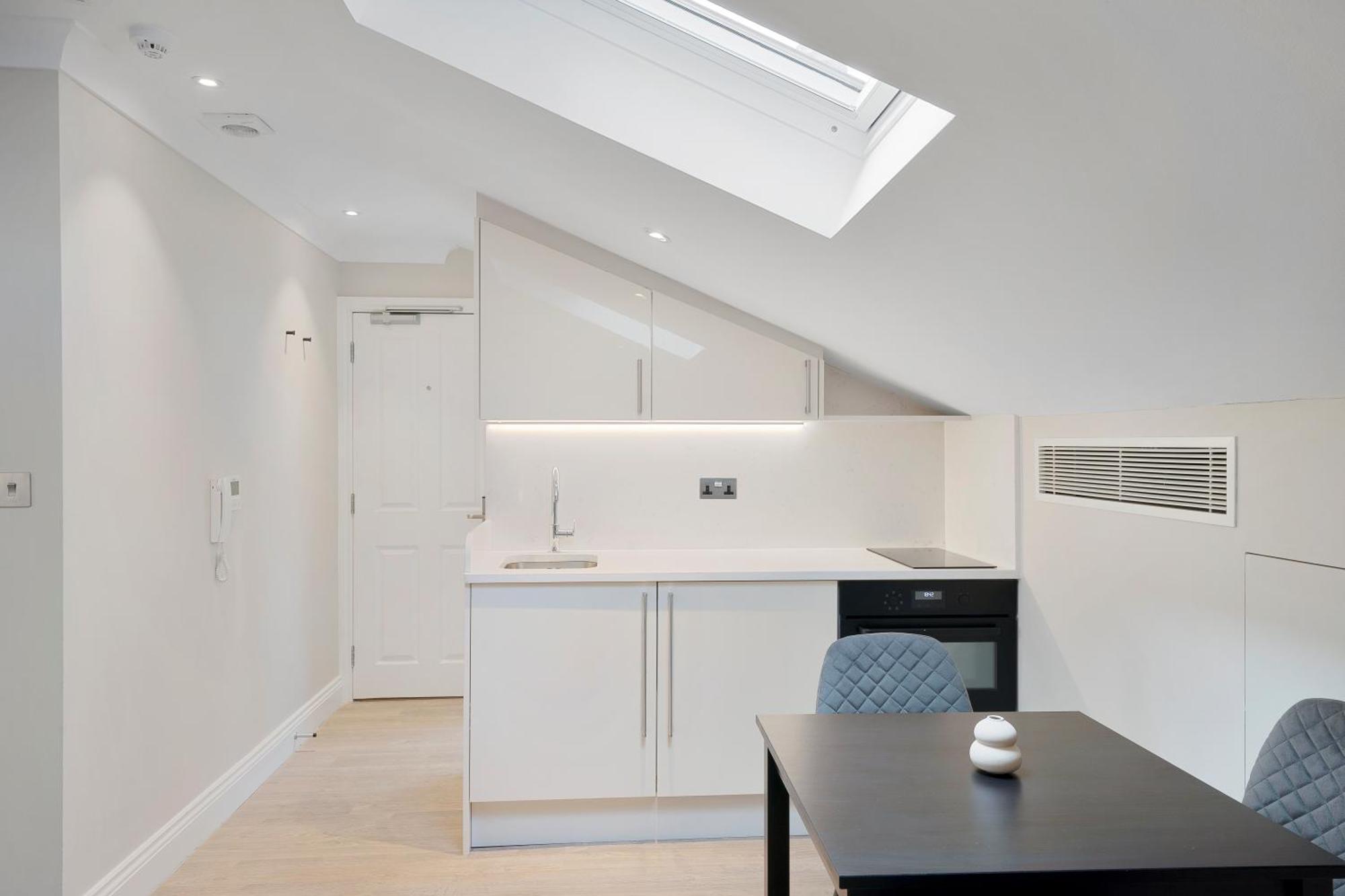 Cleveland Residences Paddington Apartment *