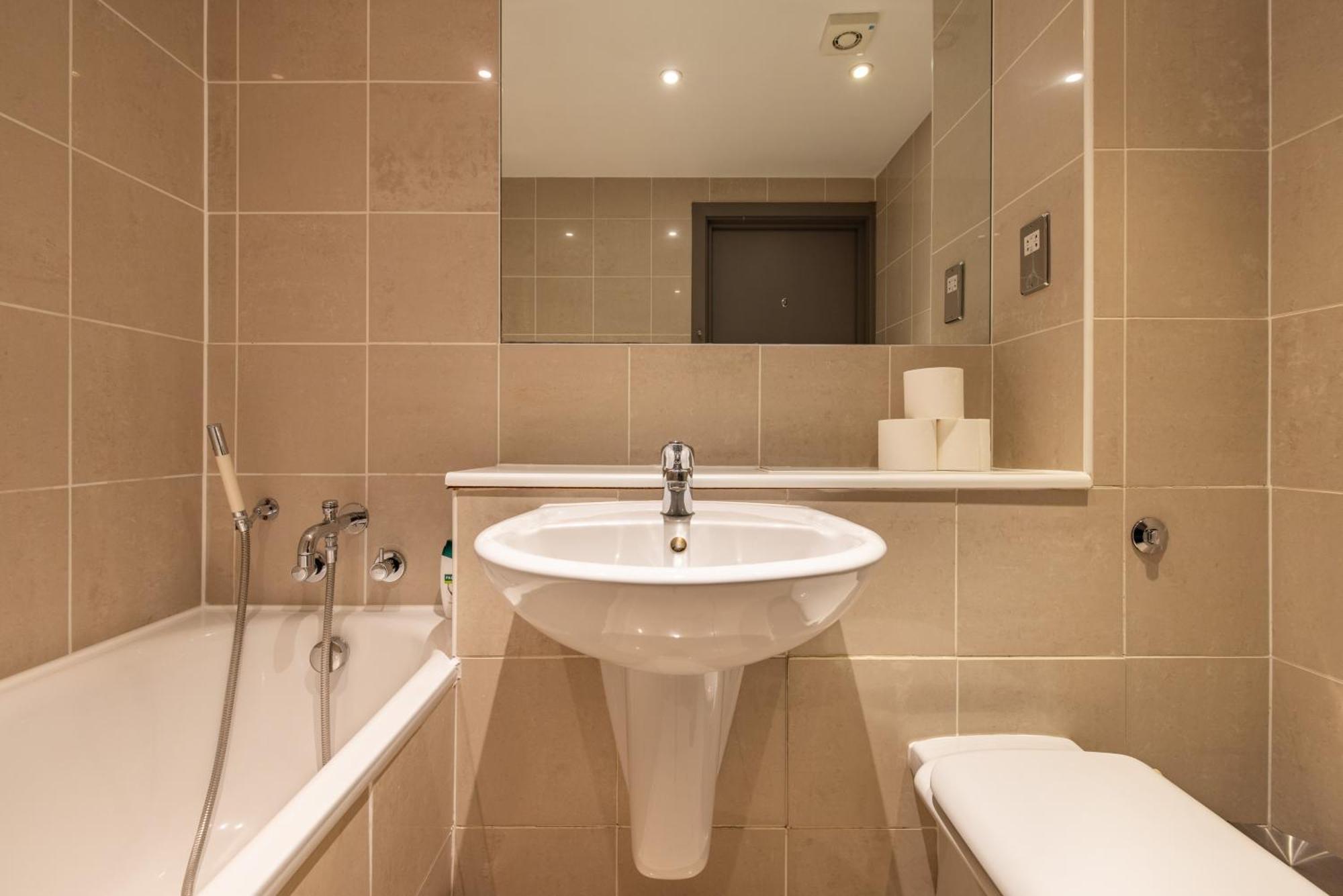 Leilighet Sunshine In My Mood - 2 Bedroom Flat In Battersea *