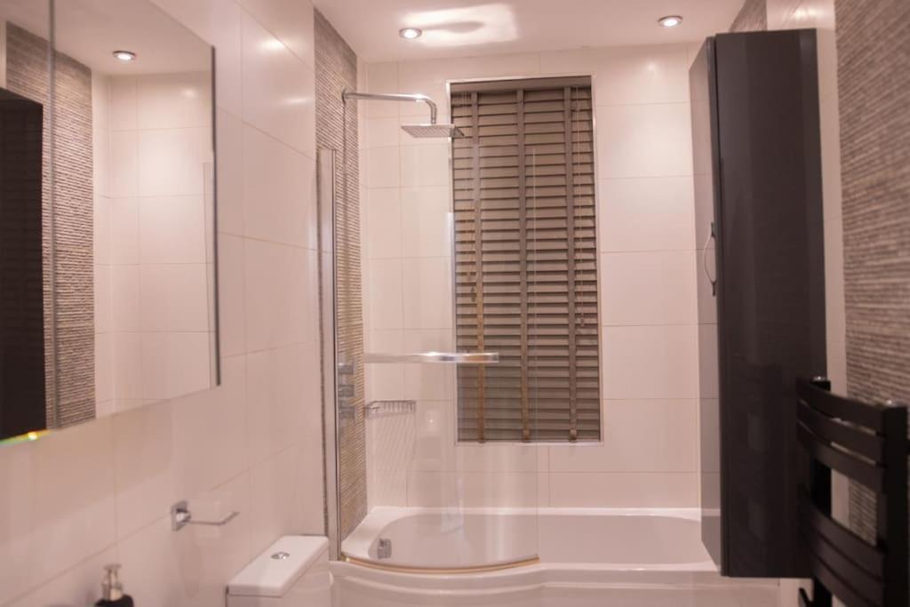 Oikoshomes Three Bedroom Flat In Apartment London