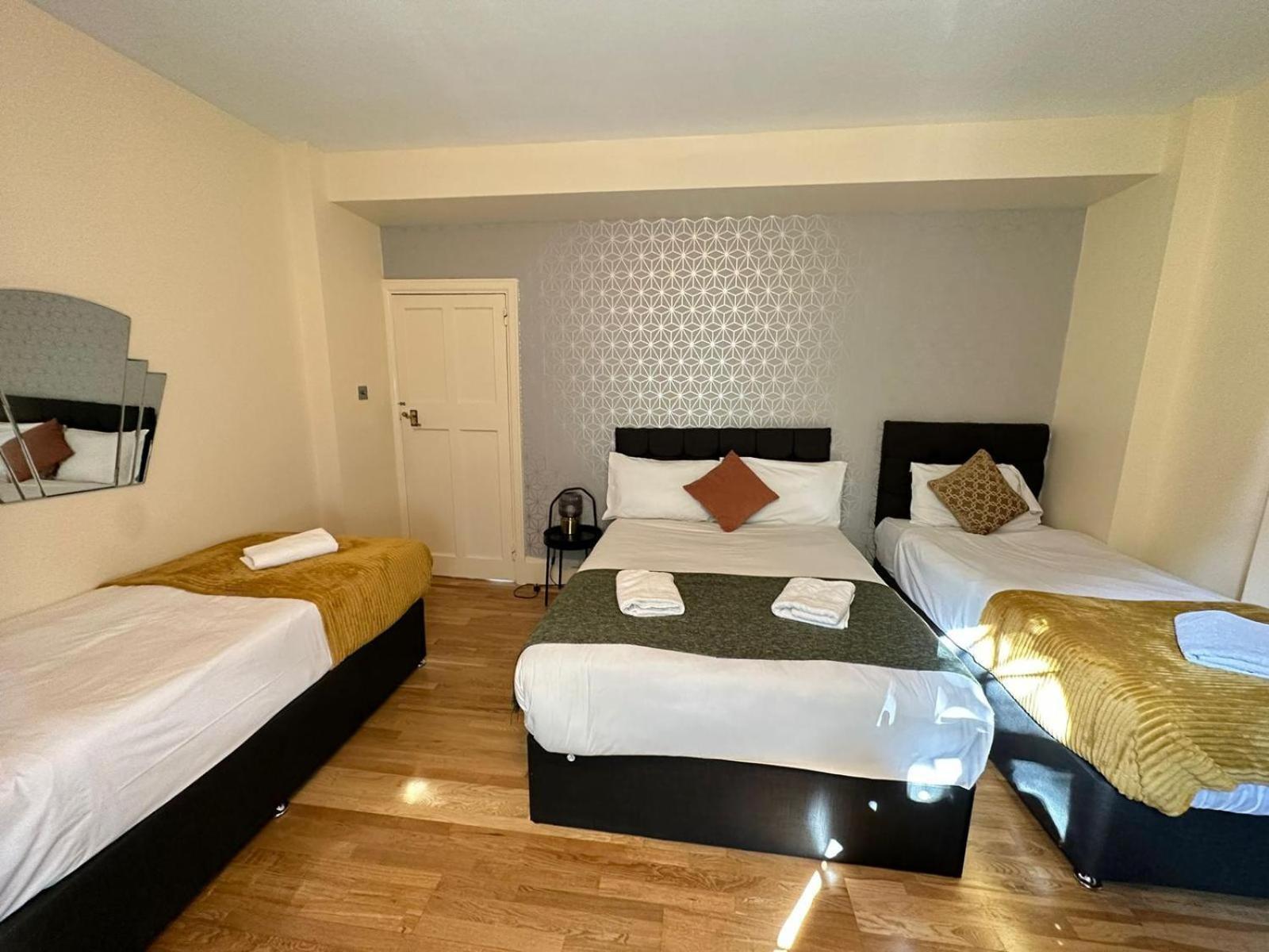 Charming 2 Bedroom Flat In Kensington High Street Leilighet London