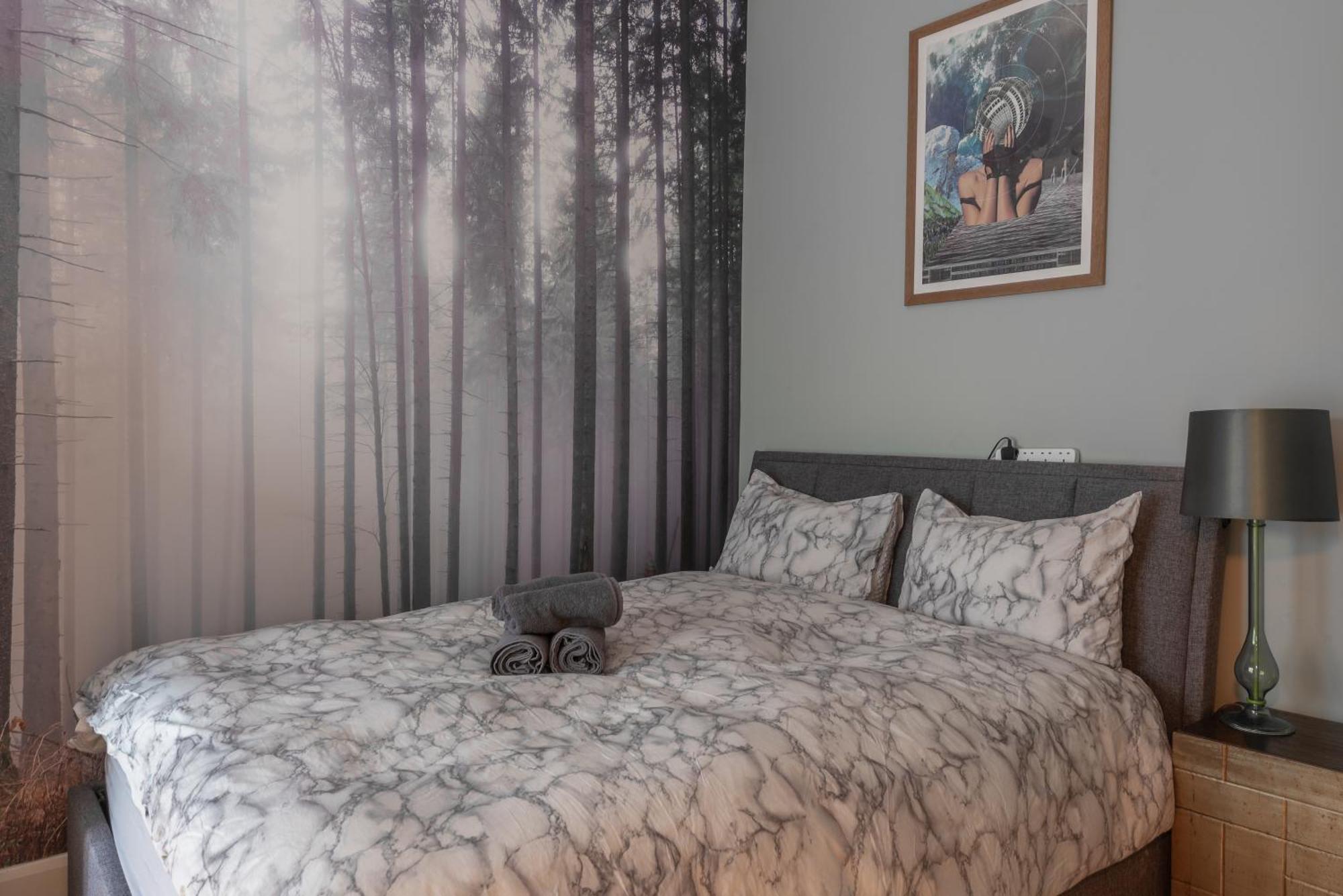 Quirky, Vintage 2 Bed Flat Apartment *