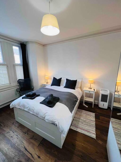 Lovely 2 Bedroom Ground Floor Flat With Garden. * Londen