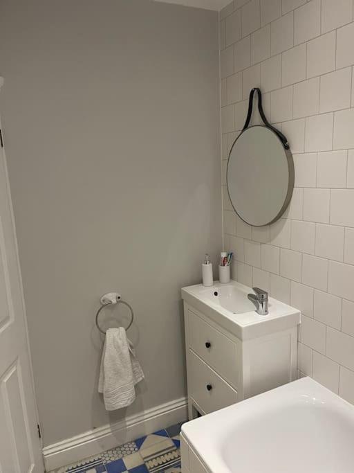Lovely 2 Bedroom Ground Floor Flat With Garden. Londen