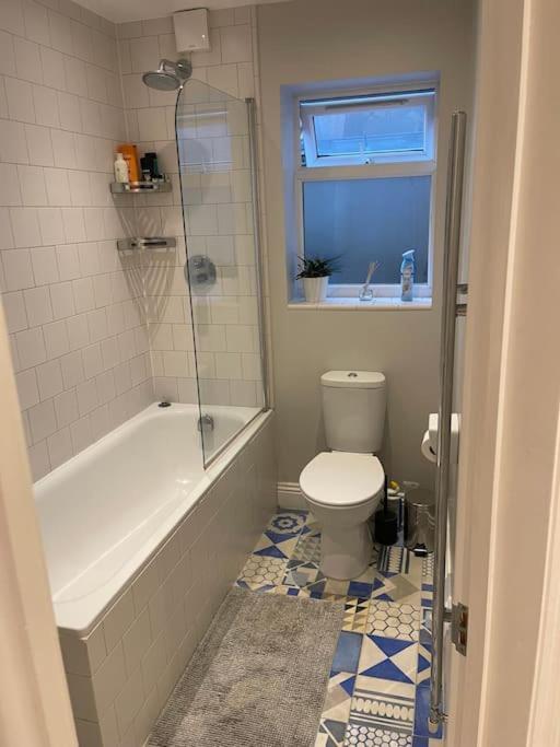 Lovely 2 Bedroom Ground Floor Flat With Garden. * Londen
