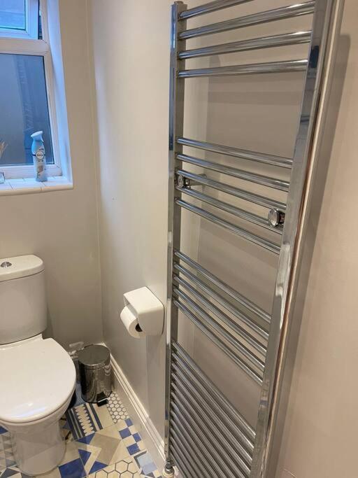 Lovely 2 Bedroom Ground Floor Flat With Garden. Londen