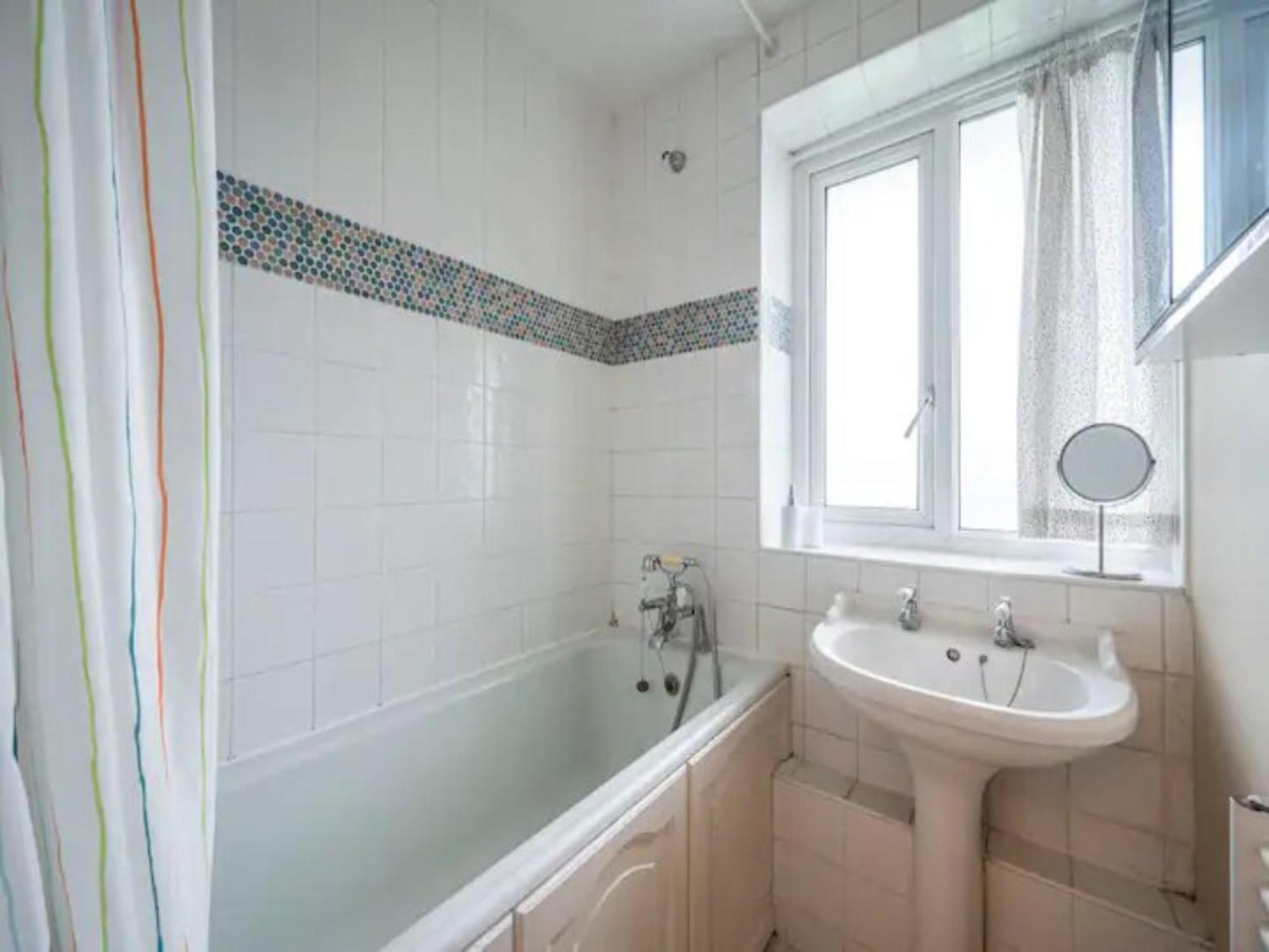 Pass The Keys Spacious 2bed Flat Camberwell London