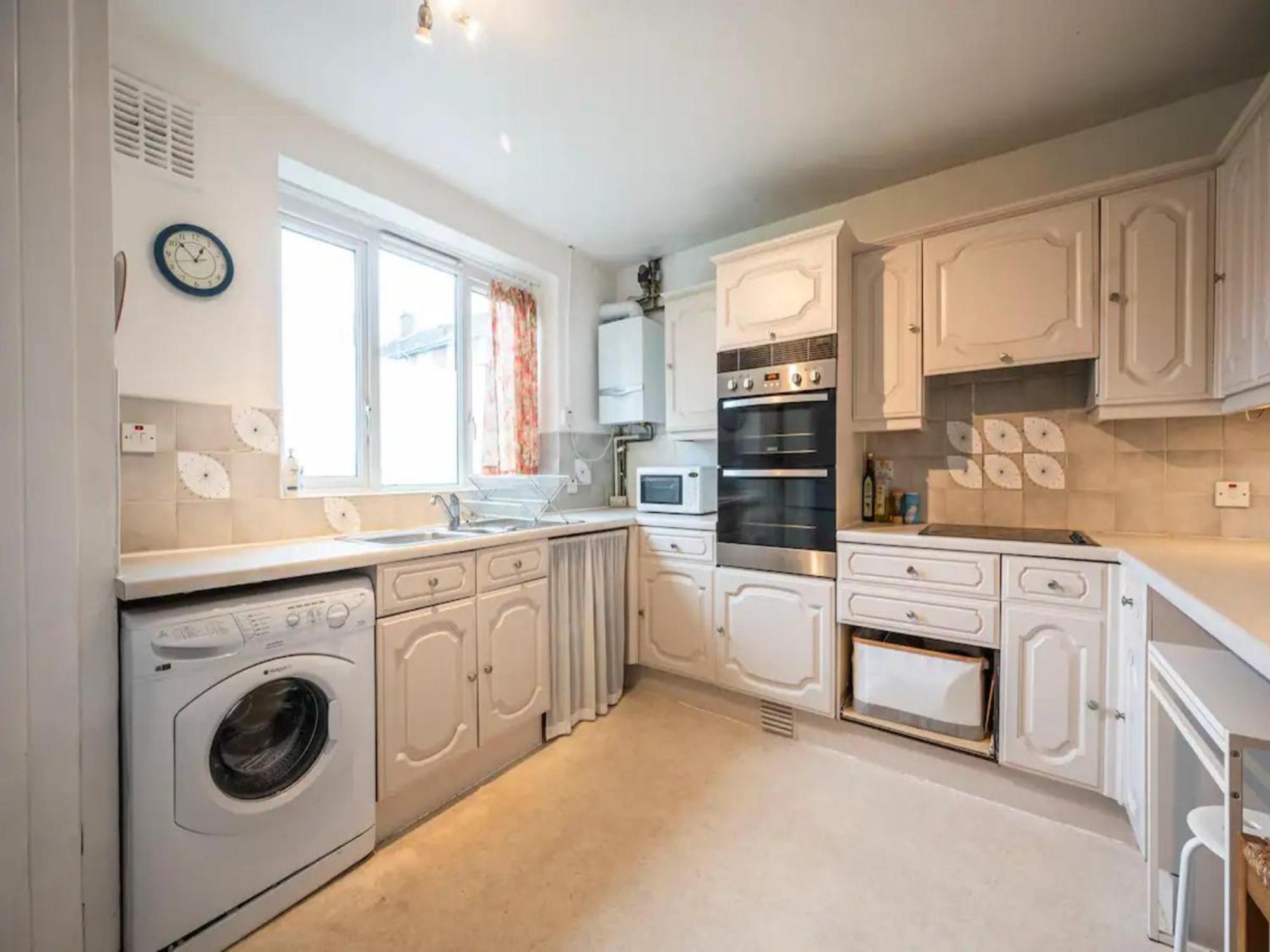 Pass The Keys Spacious 2bed Flat Camberwell *