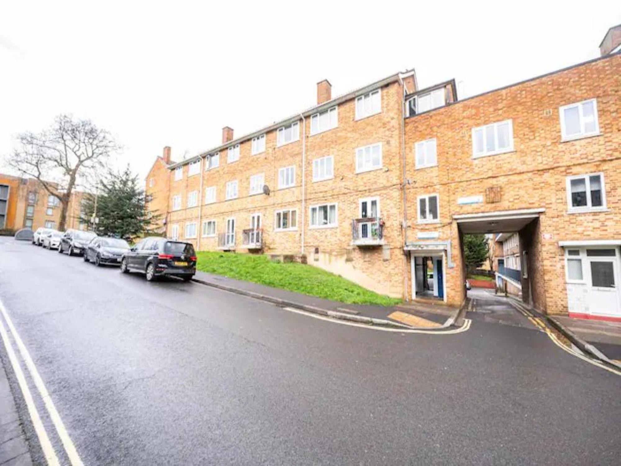 Pass The Keys Spacious 2bed Flat Camberwell London