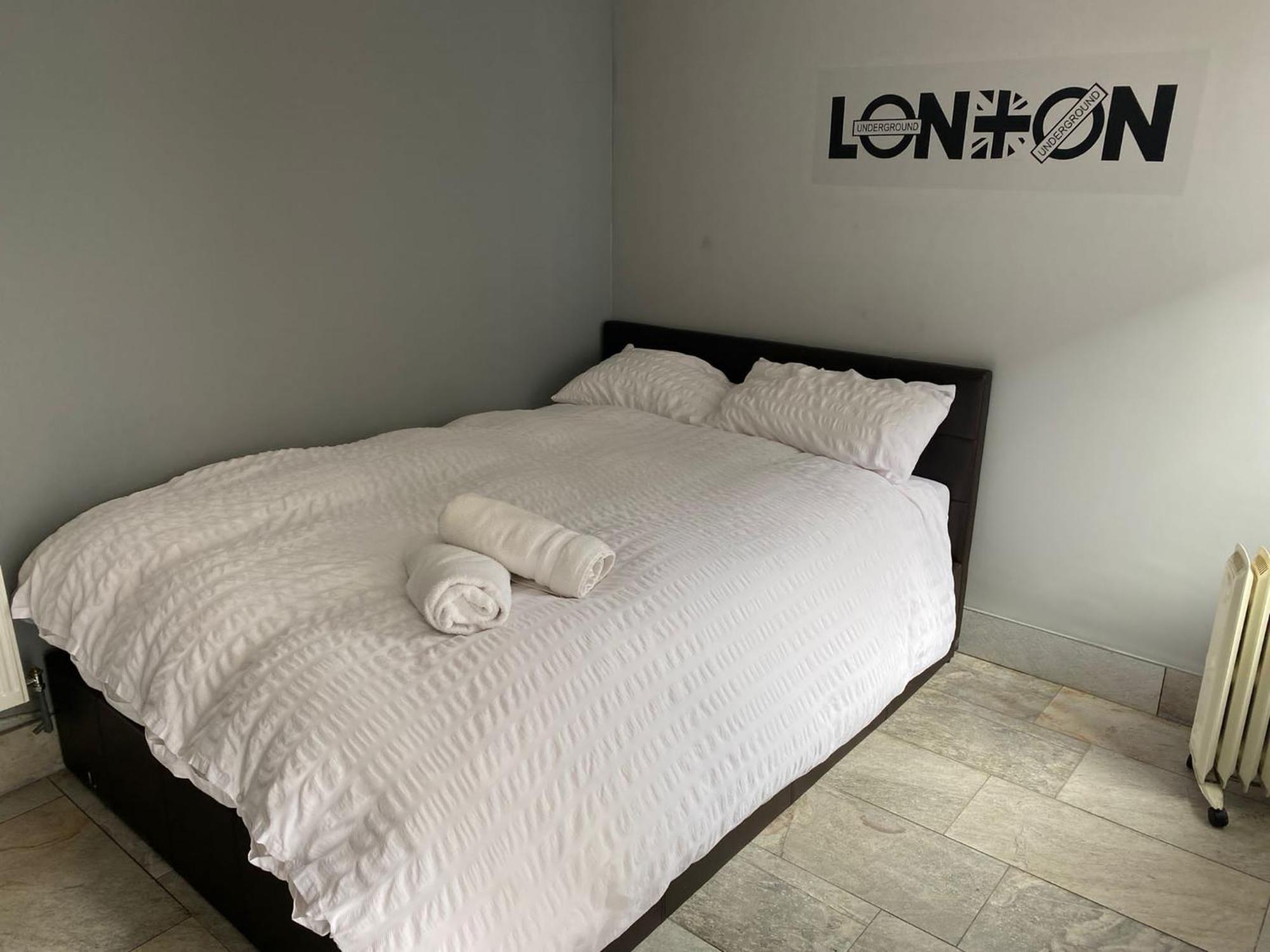 Luxurious En-suite Soft Water Air Conditioning Tv Ripple London