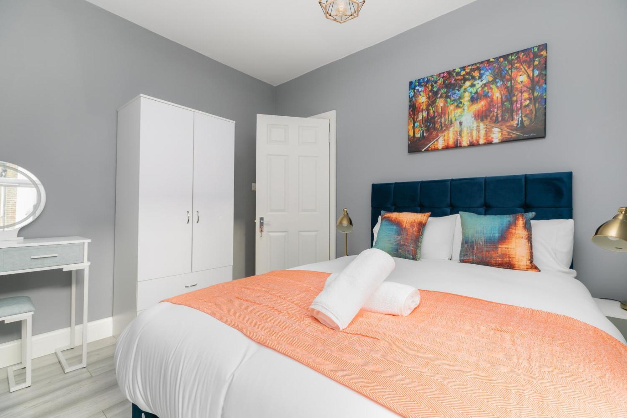 Homely 3 Bedroom House In Hammersmith Appartement Londen